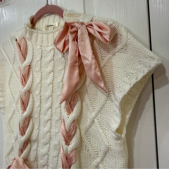Bow Sweater Vest - Picture 3 of 6